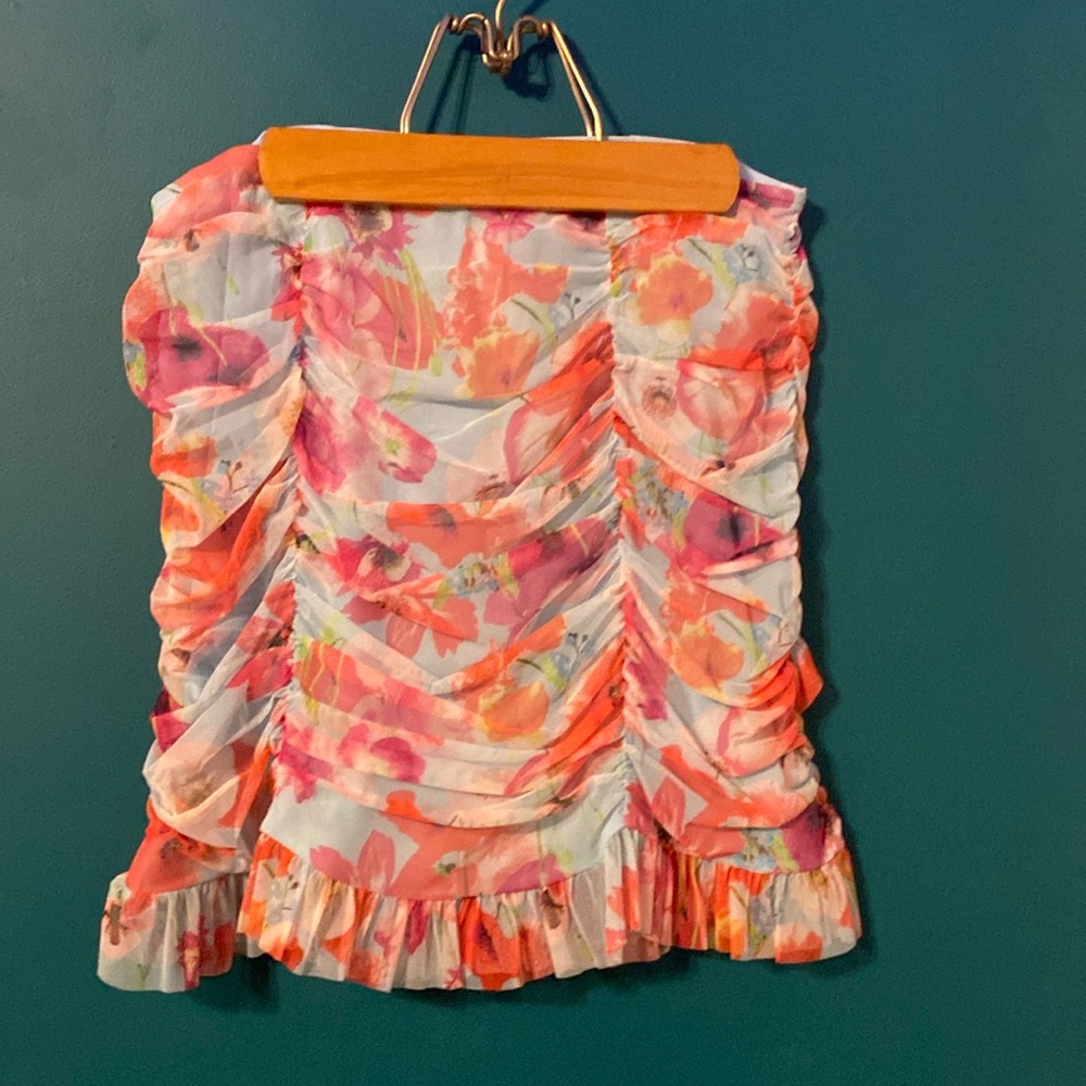 🩷🩷VS Beautiful Light Summer Pull-On Mini Skirt…Size L…Vibrant Colors. NWT🩷🩷